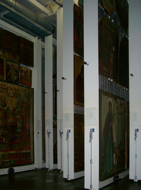 Иконы в запаснике Государственной Третьяковской галереи